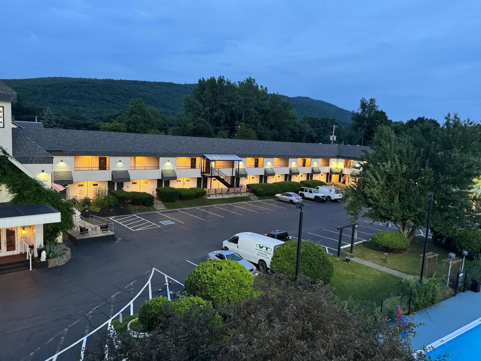 The Black Mountain Inn Brattleboro Ngoại thất bức ảnh